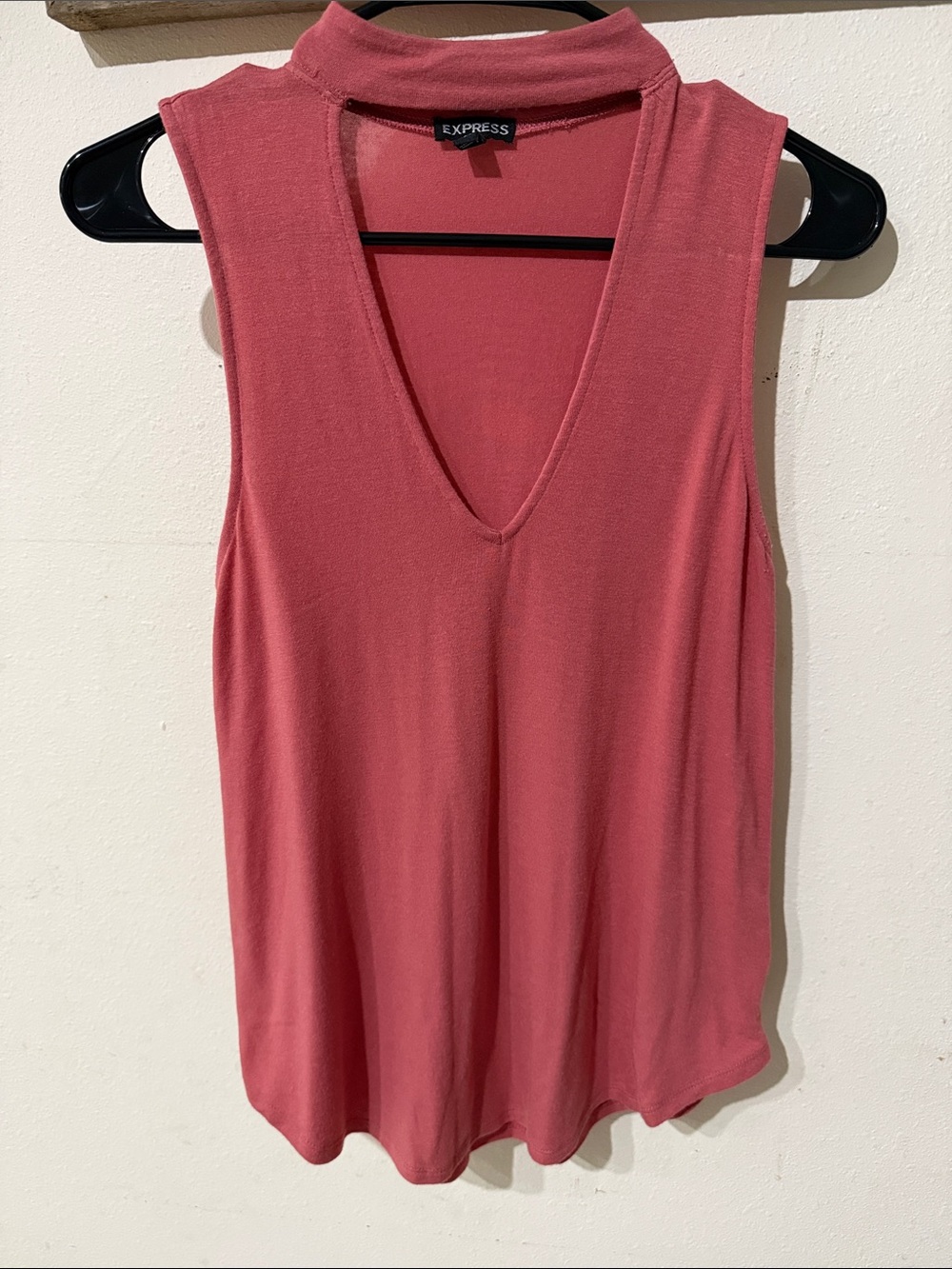 Express Sleeveless Mock-Neck V-Cut Tank in Dusty Rose